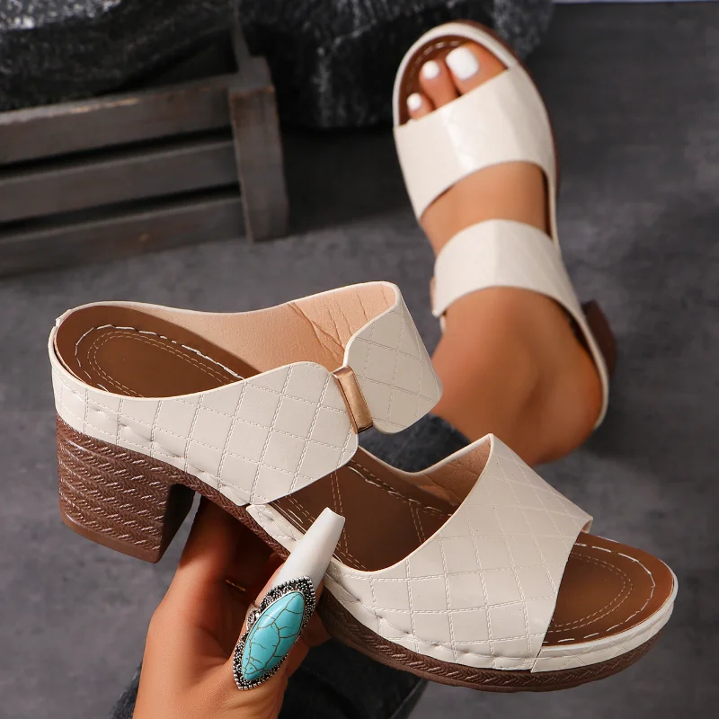 Sandalias Confort Chic – Tacón Medio y Diseño Acolchado